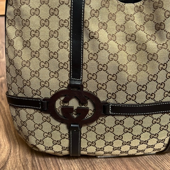 A213 - 💯 % authentic Gucci shoulder bag - Picture 9 of 16